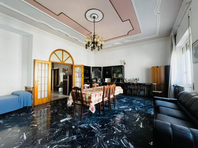 Appartamento in vendita di 101 m² in Via Vittorio Veneto, 46