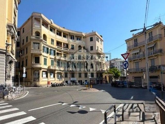 Appartamento in vendita di 101 m² in Via Zeffiro Massa