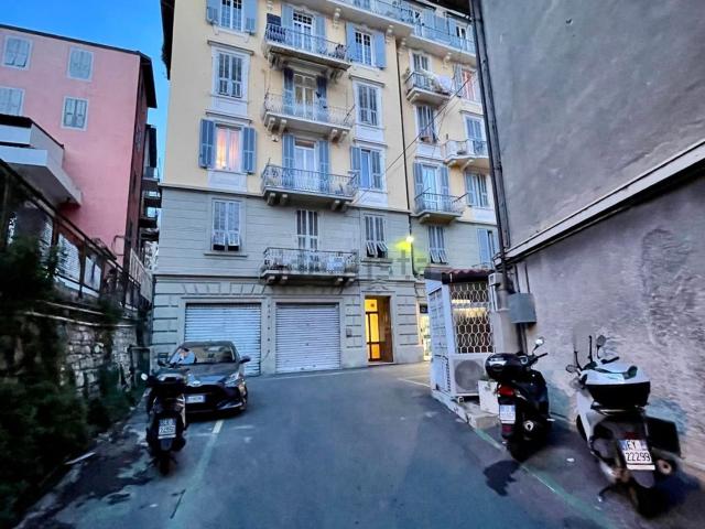Appartamento in vendita di 101 m² in Via Zeffiro Massa, 38