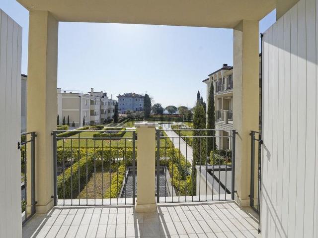 Appartamento in vendita di 101 m² in Viale Ugo Foscolo, 138