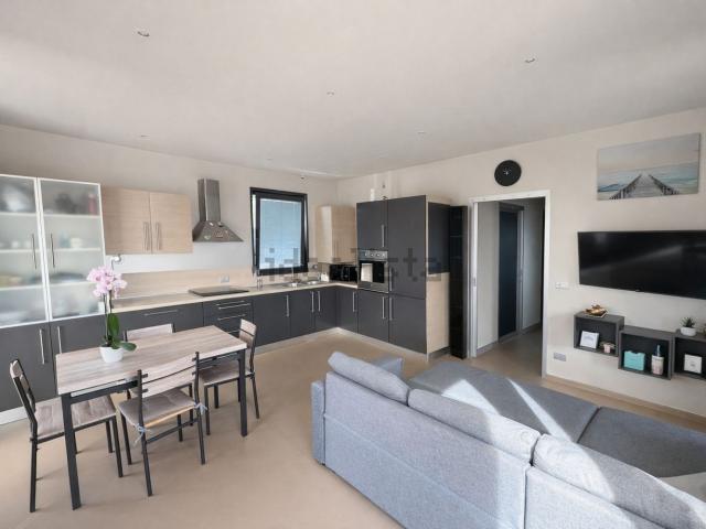 Appartamento in vendita di 101 m² in Viale Cesare Battisti, 1