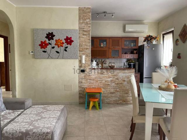 Appartamento in vendita di 101 m² in Viale Cipressi, 14