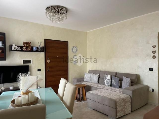 Appartamento in vendita di 101 m² in Viale Cipressi, 14