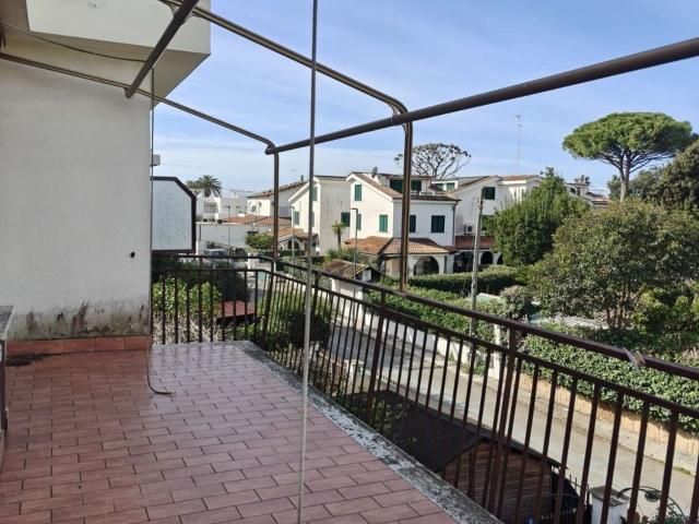 Appartamento in vendita di 101 m² in Viale del Tirreno, 32