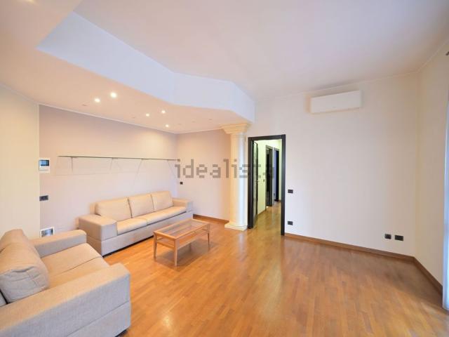 Appartamento in vendita di 102 m² in Via C. Menotti