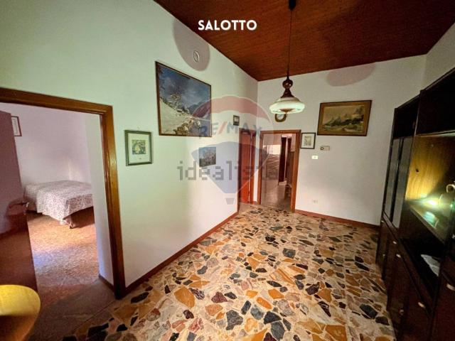 Appartamento in vendita di 102 m² in Via C. Pellegrini, 74