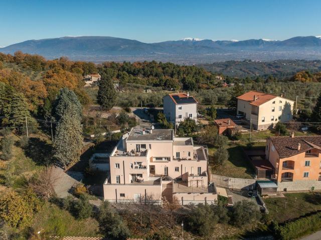 Appartamento in vendita di 102 m² in Via col Ventoso, 11