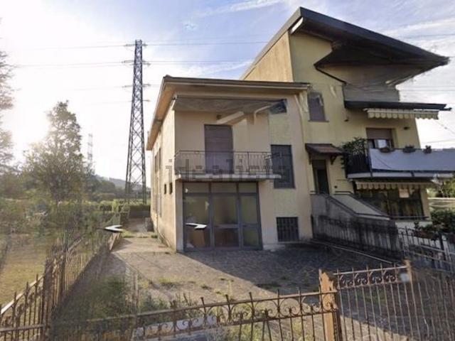 Appartamento in vendita di 102 m² in Via A. Manzoni, 16