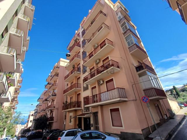 Appartamento in vendita di 102 m² in Via Alcide De Gasperi, 27