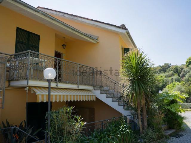 Appartamento in vendita di 102 m² in Via Gelsomini