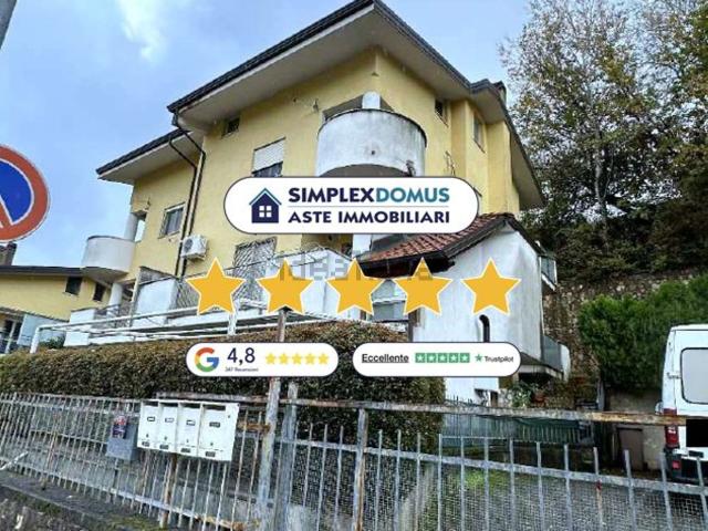 Appartamento in vendita di 102 m² in Via Gemme