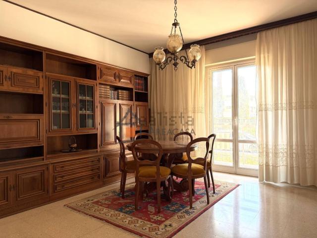 Appartamento in vendita di 102 m² in Via Giambattista Pergolesi, 9