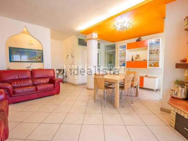 Appartamento in vendita di 102 m² in Via Gioacchino Rossini, 179
