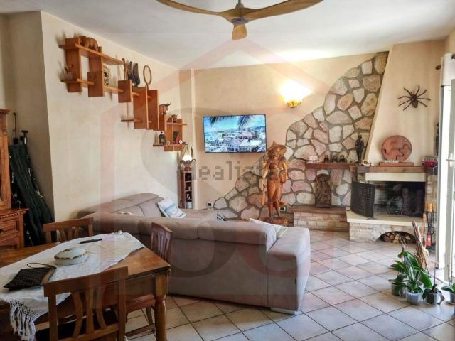 Appartamento in vendita di 102 m² in Via dei Gabbiani