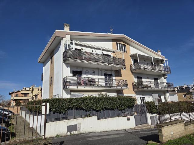 Appartamento in vendita di 102 m² in Via del Fosso di Sant&apos Andrea, 38