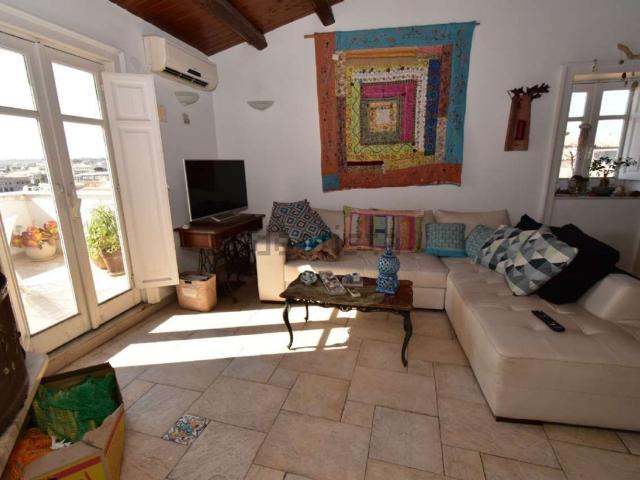 Appartamento in vendita di 102 m² in Via della Amalfitania