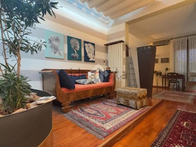 Appartamento in vendita di 102 m² in Via Edilio Raggio, 58