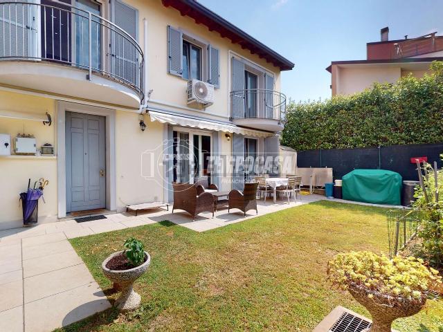 Appartamento in vendita di 102 m² in Via Ferrante Brioschi, 8