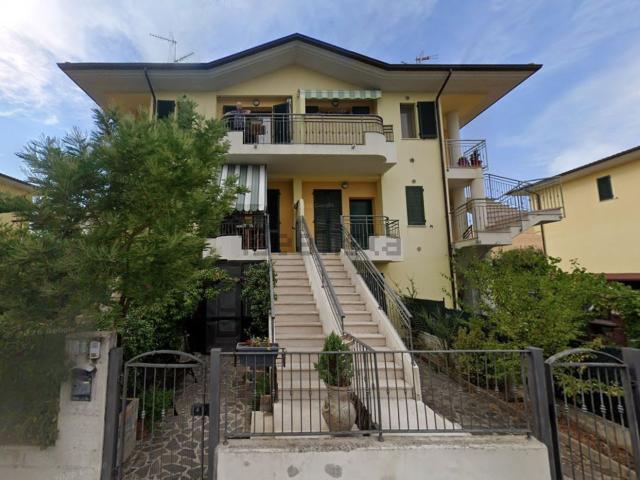 Appartamento in vendita di 102 m² in Via Fratelli Rosselli, 10