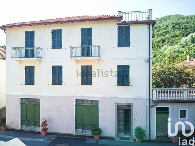 Appartamento in vendita di 102 m² in Via IV Novembre