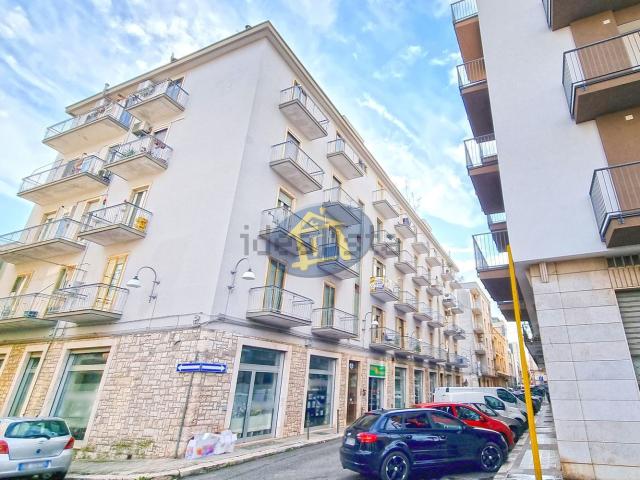 Appartamento in vendita di 102 m² in Via Leonardo Pinto, 25