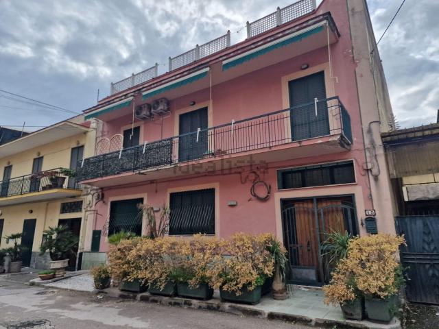 Appartamento in vendita di 102 m² in Via Petrarca