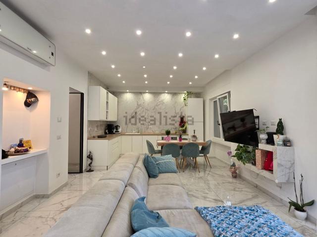 Appartamento in vendita di 102 m² in Via Rodi