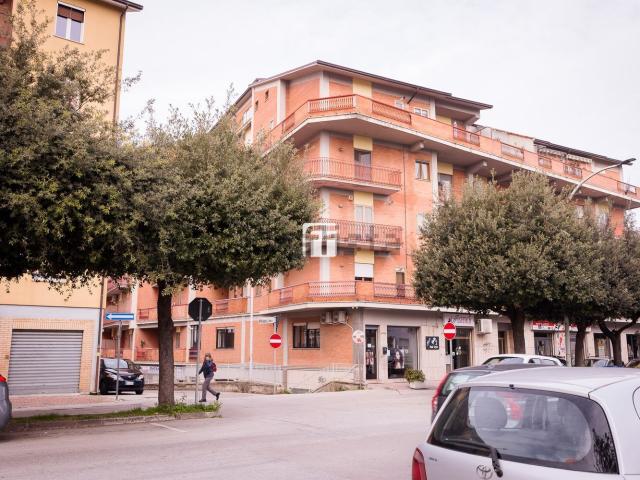 Appartamento in vendita di 102 m² in Via Raffaele Capriglione, 22