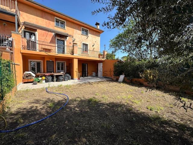Appartamento in vendita di 102 m² in Via Tiberina, 13