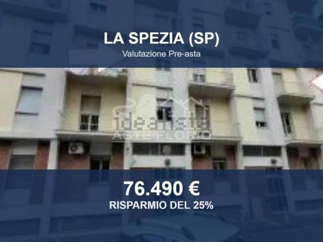 Appartamento in vendita di 102 m² in Via Ugo Foscolo, 128