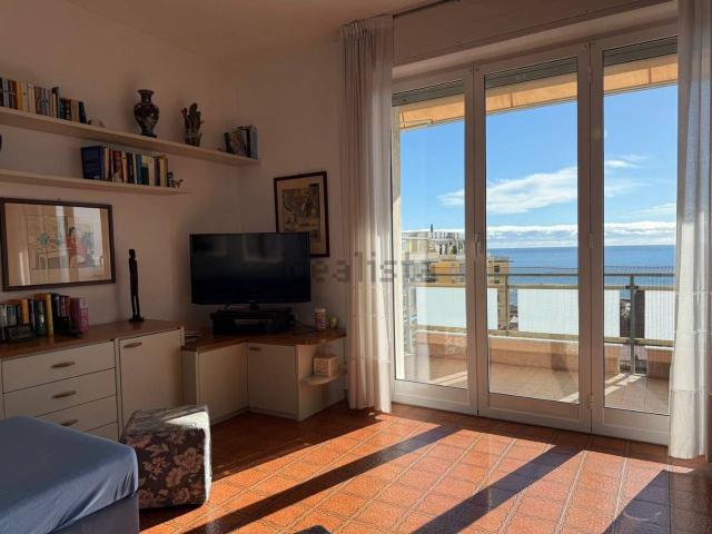 Appartamento in vendita di 102 m² in Strada Privata Vallarino, 12
