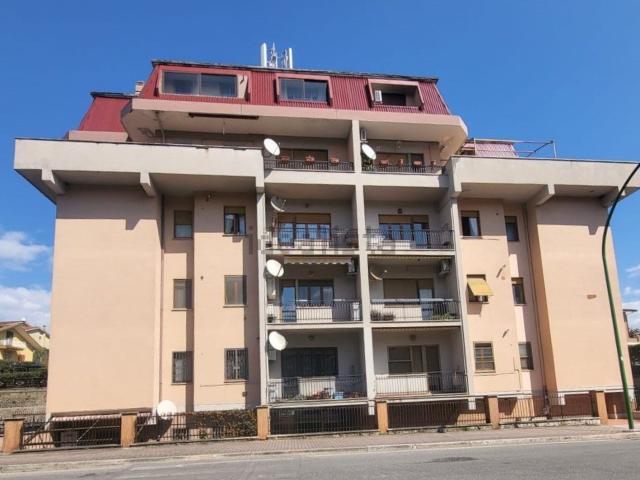 Appartamento in vendita di 103 m² in Via Consolare Latina, 180
