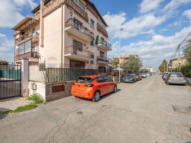 Appartamento in vendita di 103 m² in Via Castelbellino, 35