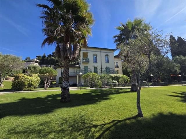 Appartamento in vendita di 103 m² in Via Cesare Augusto, 27