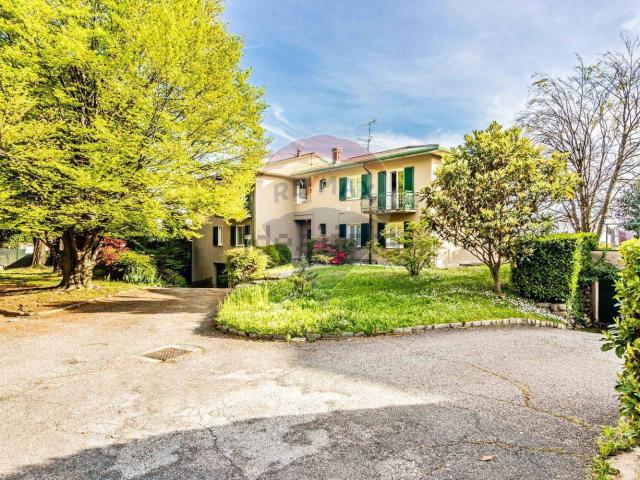 Appartamento in vendita di 103 m² in Via al Ronco, 12
