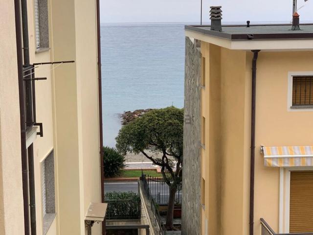 Appartamento in vendita di 103 m² in Via dei Glicini, 3