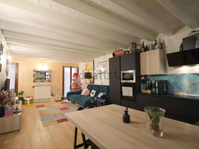 Appartamento in vendita di 103 m² in Via Ester Roversi, 40