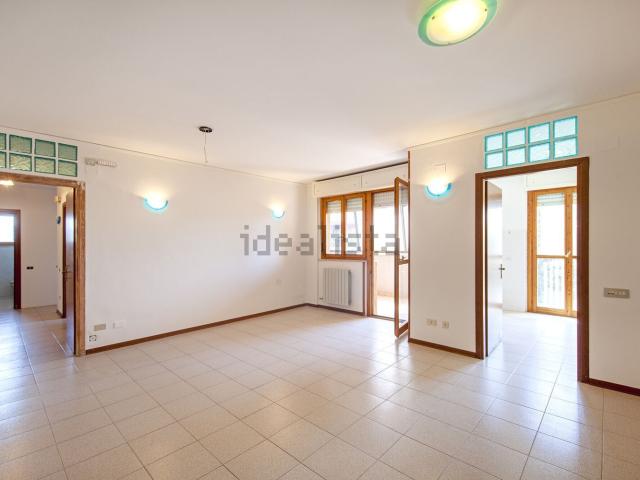 Appartamento in vendita di 103 m² in Via Francesco Gonin, 65