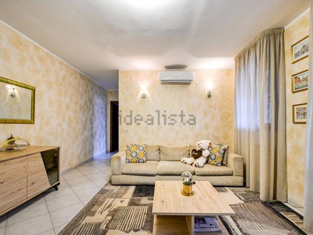 Appartamento in vendita di 103 m² in Via Fratelli Zoia, 43