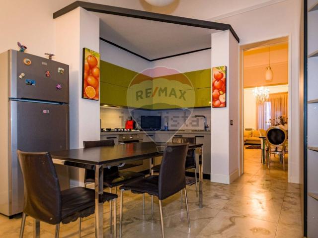 Appartamento in vendita di 103 m² in Via Isidoro La Lumia, 79