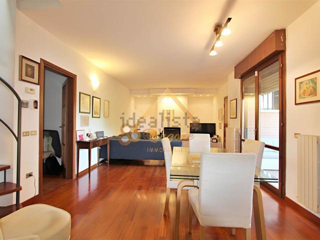 Appartamento in vendita di 103 m² in Via Oreste Chiossi