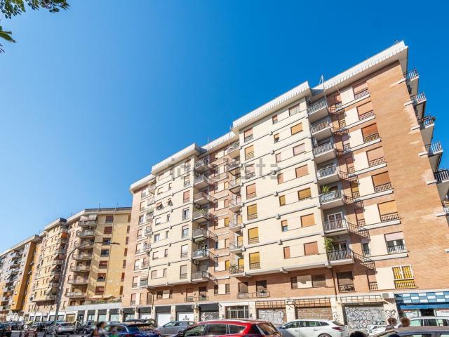 Appartamento in vendita di 103 m² in Via Licinio Murena