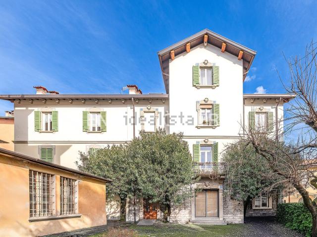 Appartamento in vendita di 103 m² in Via Santo Garovaglio