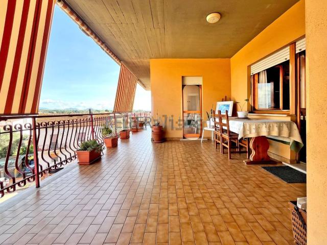Appartamento in vendita di 103 m² in Via Servilia