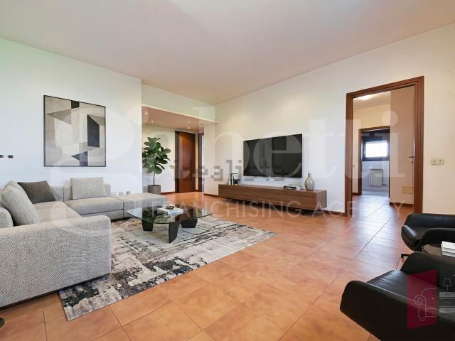 Appartamento in vendita di 103 m² in Via Pietro Maroncelli, 10