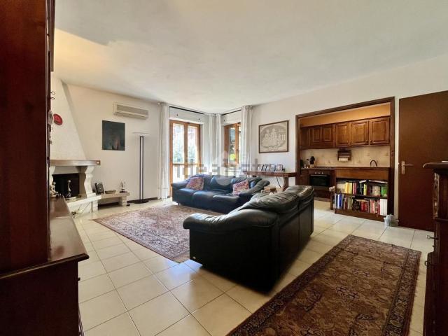Appartamento in vendita di 103 m² in Viale Togliatti, 27