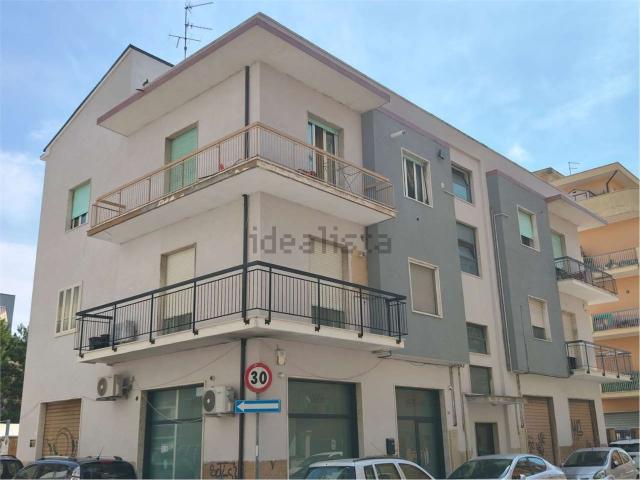 Appartamento in vendita di 104 m² in Via Giovanni Chiarini, 43