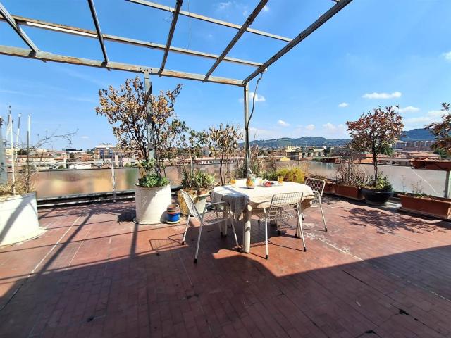 Appartamento in vendita di 104 m² in Via Agucchi, 8
