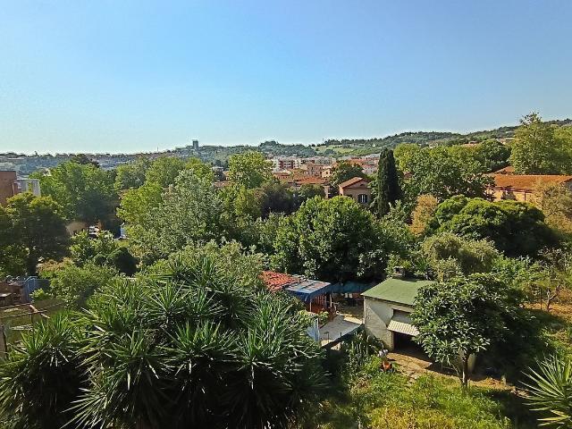 Appartamento in vendita di 104 m² in Via Ascoli Piceno