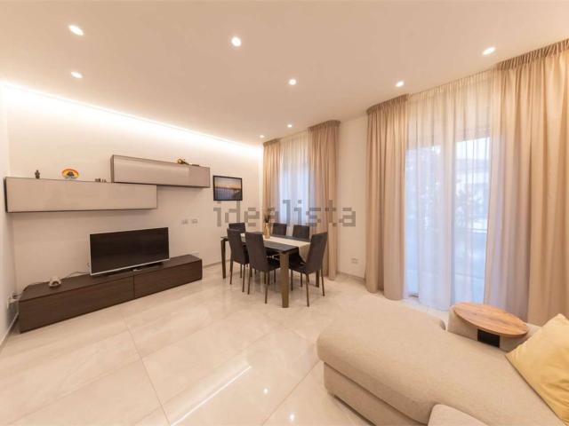 Appartamento in vendita di 104 m² in Via Giuseppe Gibellini, 41